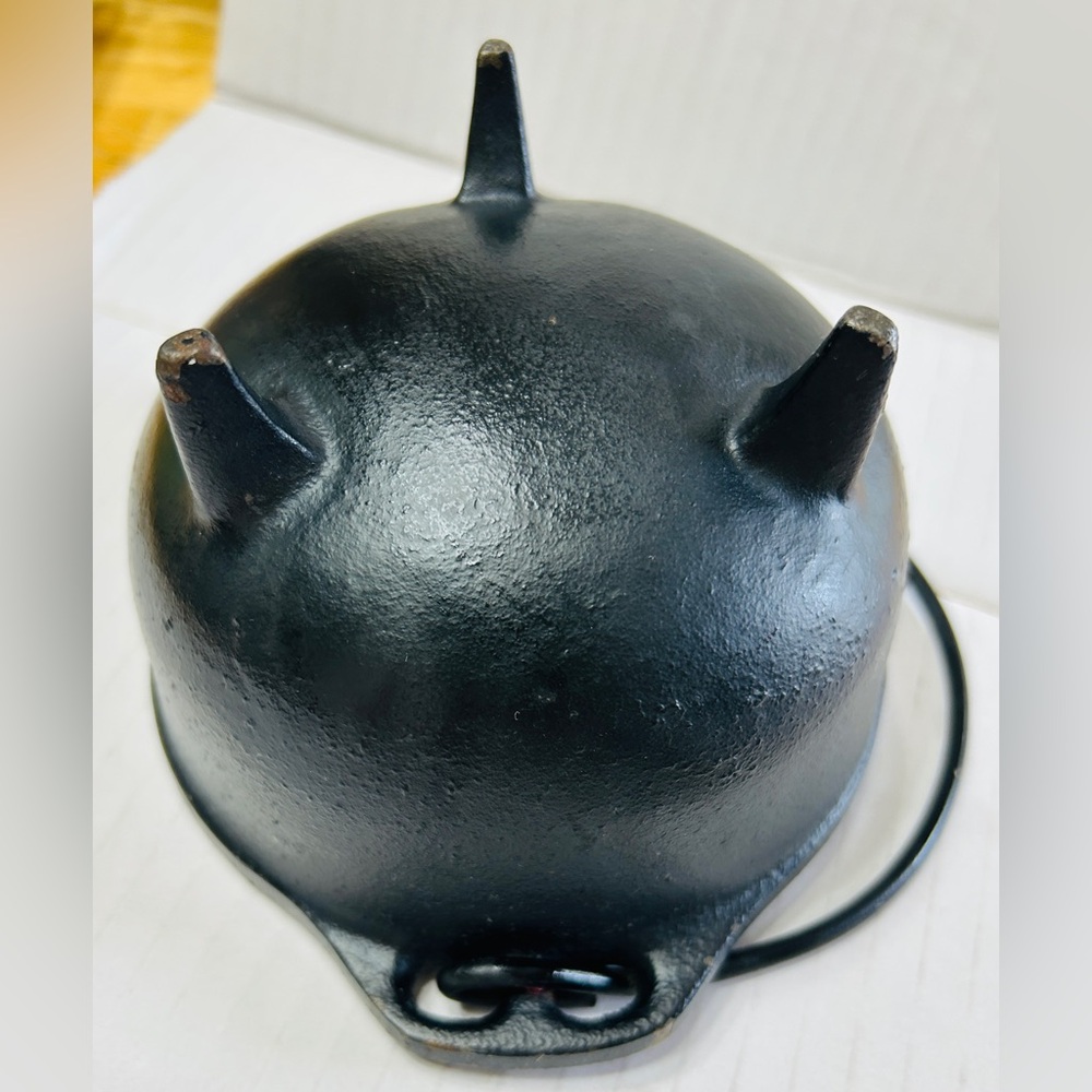 Cast iron cauldron, vintage, no name on it. Very good used condition. - Picture 4 of 7